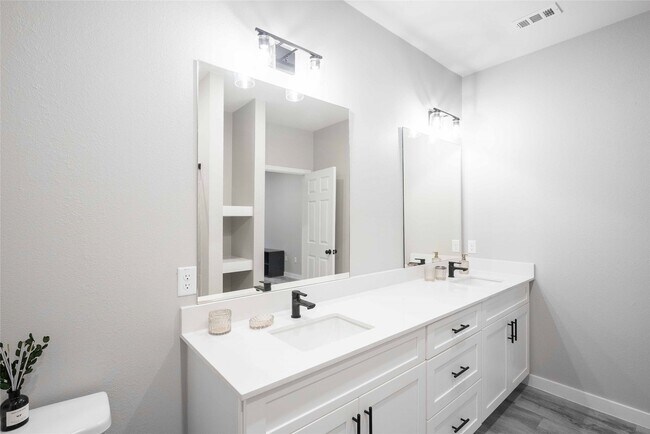 Photo - 2101 Reinke Rd Unit 8311