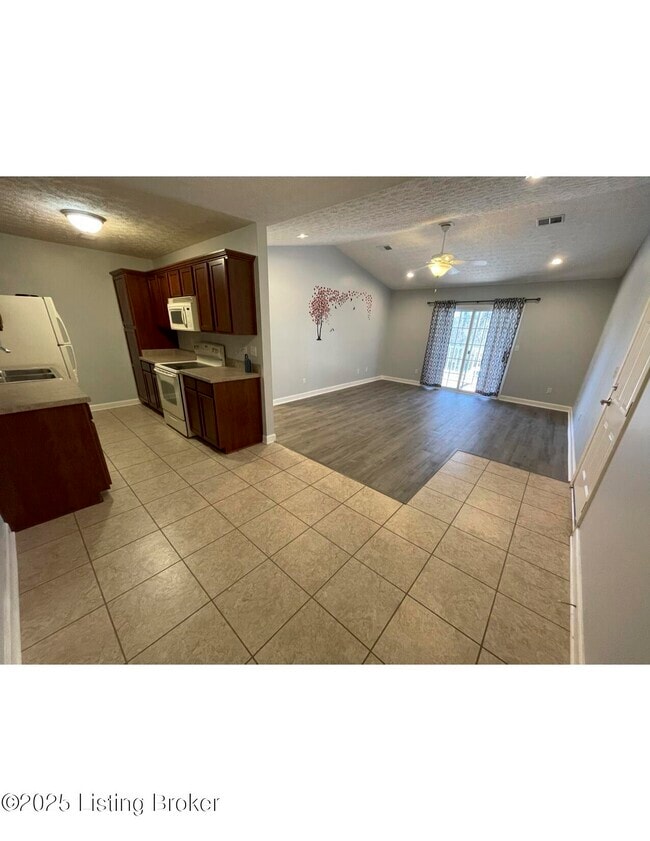 Building Photo - 12400 Brothers Ave Unit 108 Rental