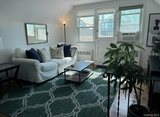 Photo - 525 E Olive St Unit Upper