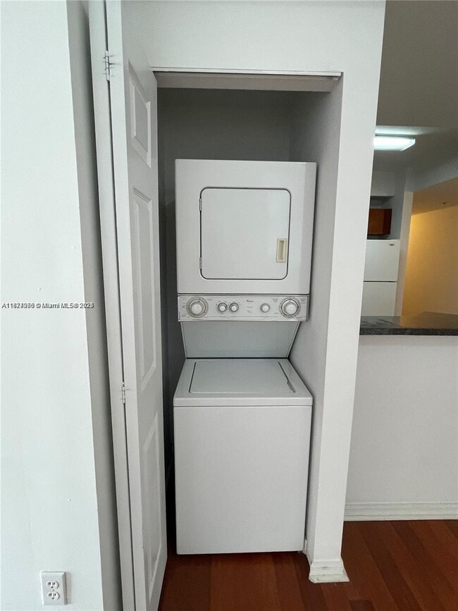 Photo - 115 SW 11th St Unit 605