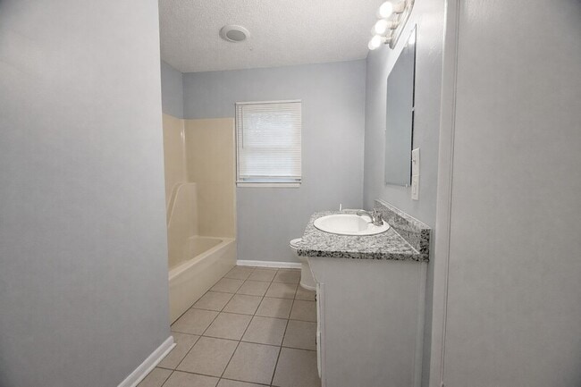 Photo - 2012 Enolam Blvd SE