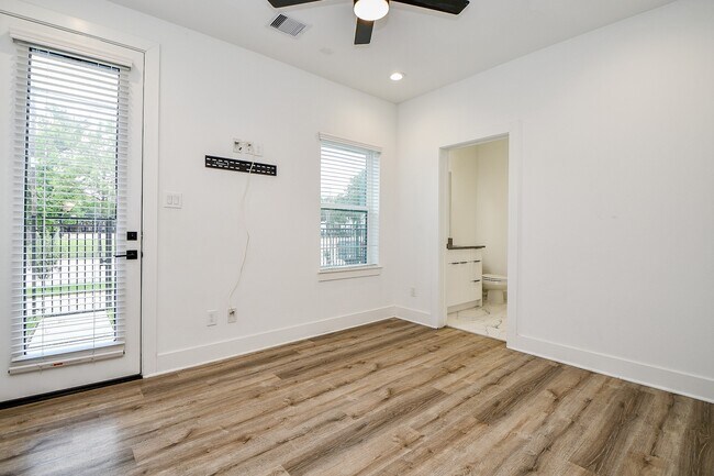 Building Photo - 2404 Hadley St Unit D Rental