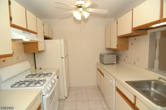 Photo - 214 Stratford Pl