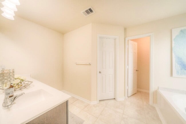 Building Photo - 2311 Bright Sunrise Trl
