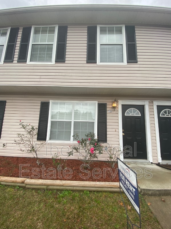 Building Photo - 1100 Pineland Ave Unit Apt 8D