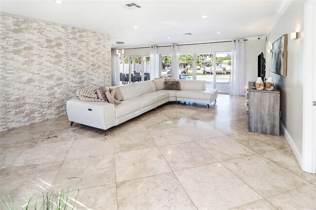 Photo - 2031 NE 14th Ct