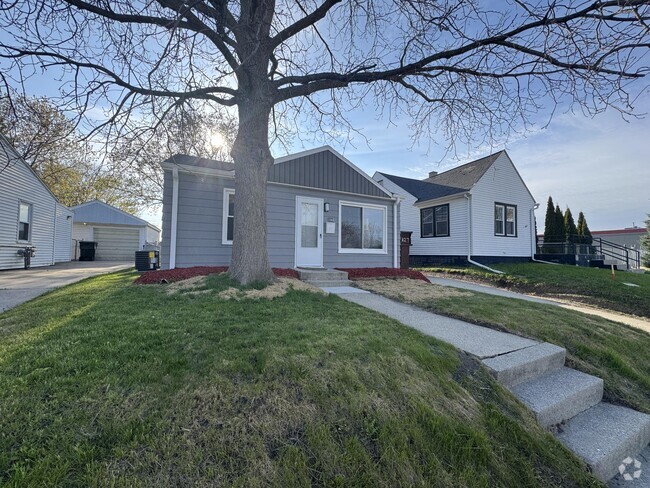 Building Photo - 2048 Indiana St Rental