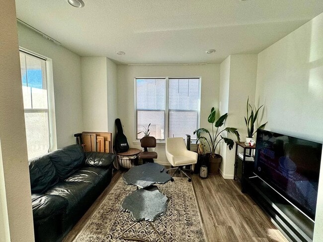 Photo - 10208 Vaughn St