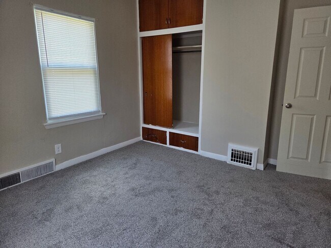 Photo - Kennedy 3rd Unidad Kennedy 3rd Down