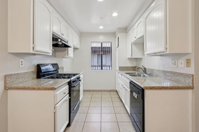 Photo - 725 E Providencia Ave Unidad 209