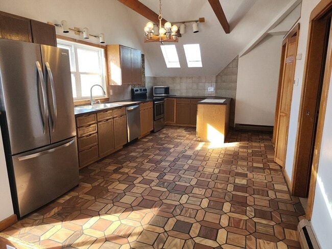 Building Photo - 586 Franklin St Unit 2