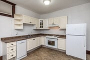 2BR, 1BA - 700SF - Kitchen