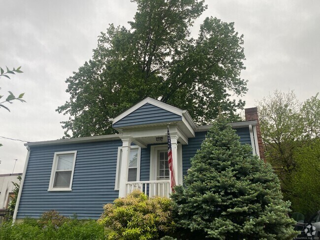 Building Photo - 13 Parker Ave Rental