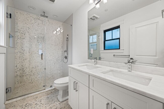 Photo - 225 E Eagle St Unidad #2