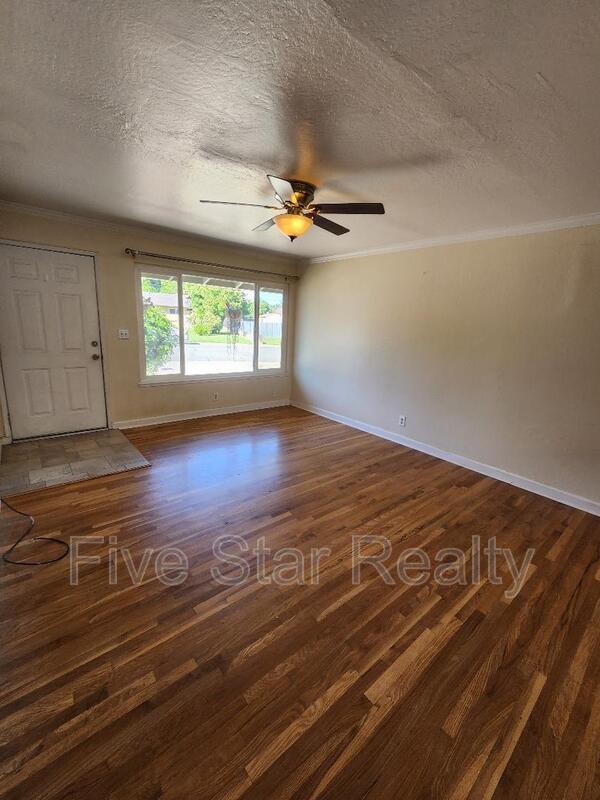 Photo - 544 Laurel Dr