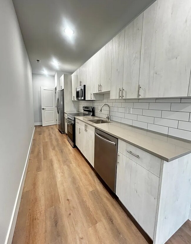 1229 W Hilton St Unit 3