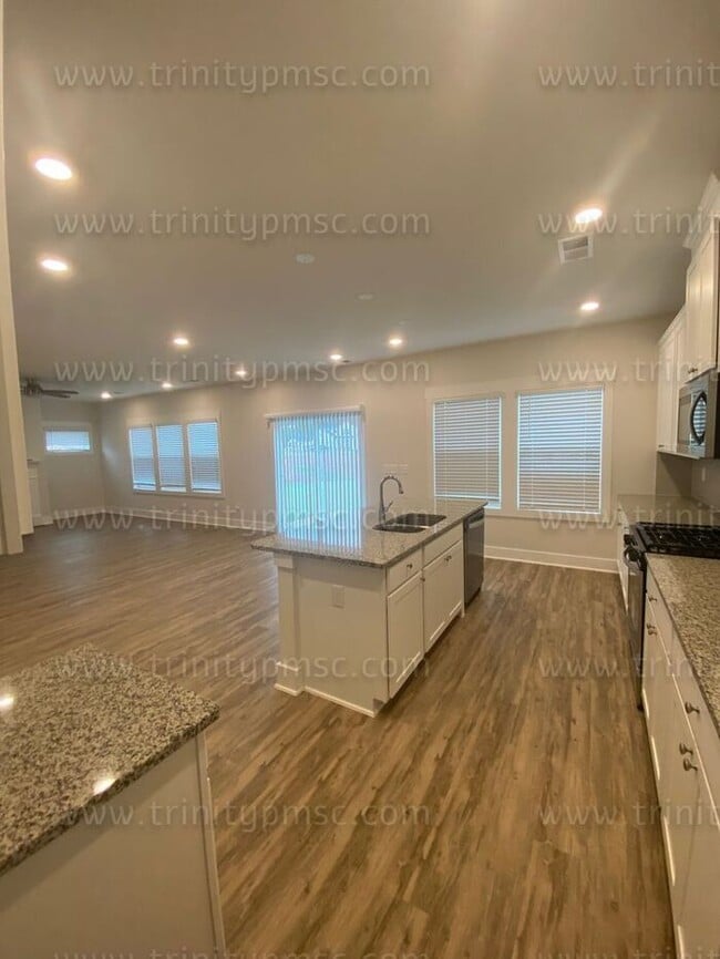 Photo - Gorgeous 4/2.5 waiting for you!