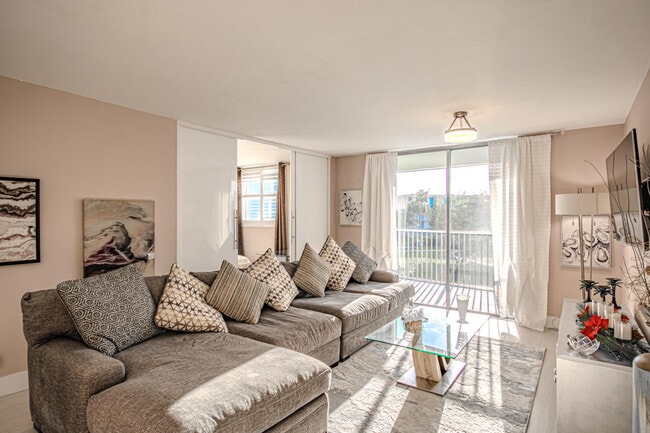 Building Photo - 5301 NW 2nd Ave Unit 308