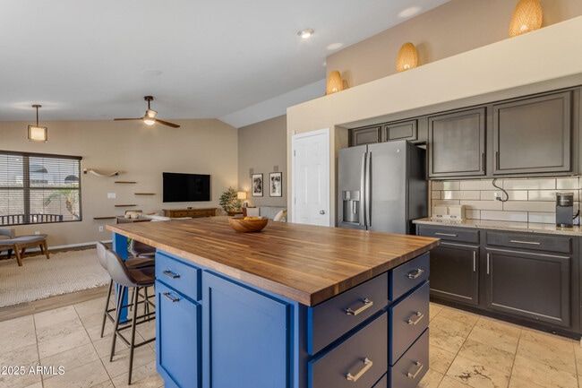 Photo - 1823 W Remington Dr