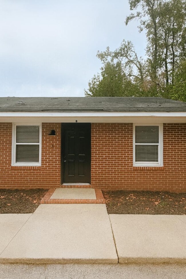 Photo - 1711 Birchwood Dr SE