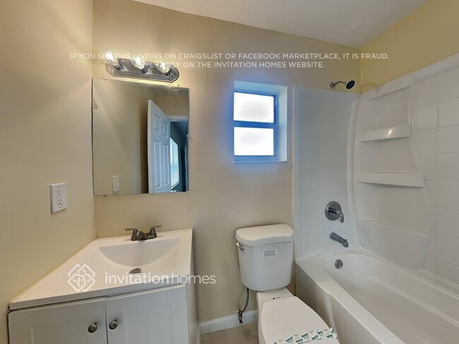 Photo - 479 NW 19th Ct