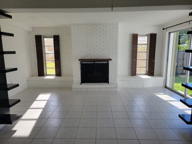 Photo - 10605 SW 112th St