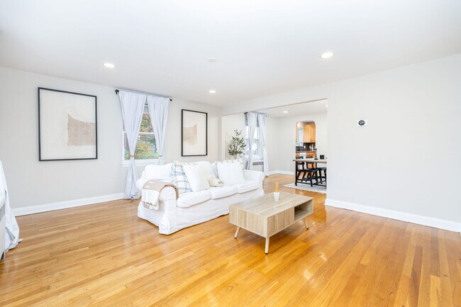 Building Photo - 43 Arnold Way Unit 43