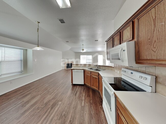 Photo - 432 Round Rock Rd