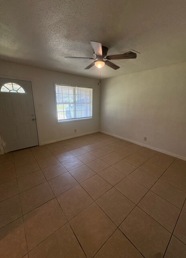 Photo - 136 Longwood Dr