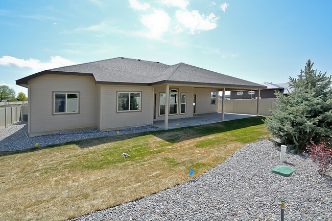 Photo - 4 Bedrooms 2.5 Bathrooms in Meridian