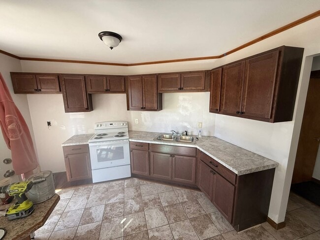 Building Photo - 34 Richelieu St Unit 1 F- Utilities included