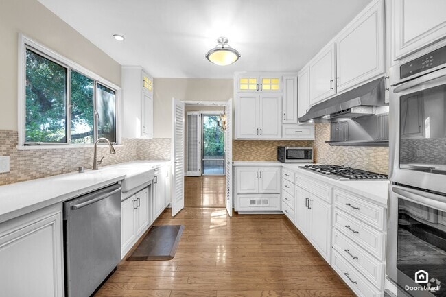 Building Photo - 535 S Orange Grove Blvd Unit 12 Rental