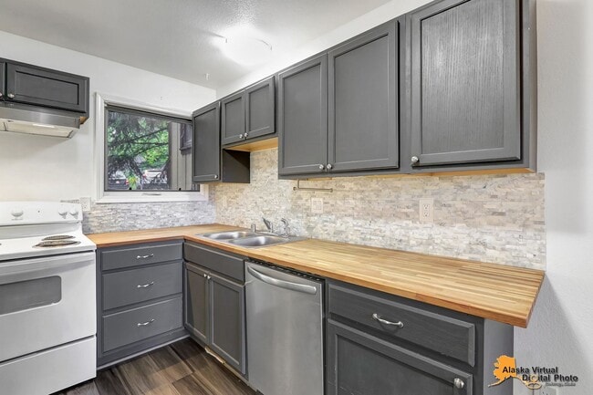Building Photo - 12636 Silver Fox Ln Unit 1 Rental
