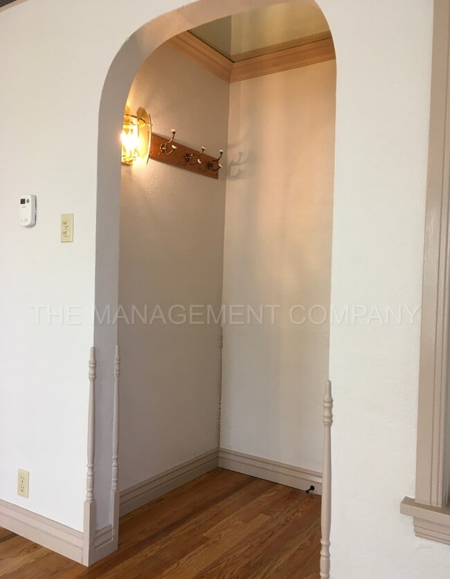 Photo - 576 Addison Ave W