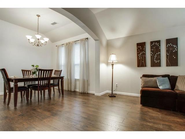 Photo - 1100 Baker St