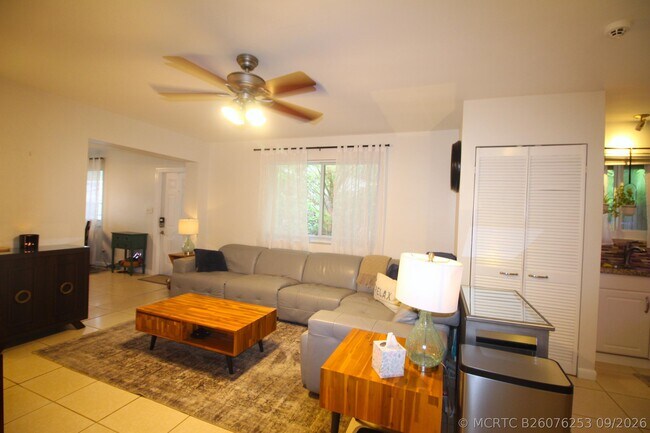 Photo - 724 NE 23rd Dr