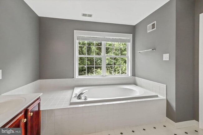 Photo - 6212 Lilac Bush Ln