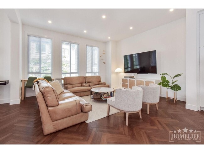 15828-15827 27 Ave