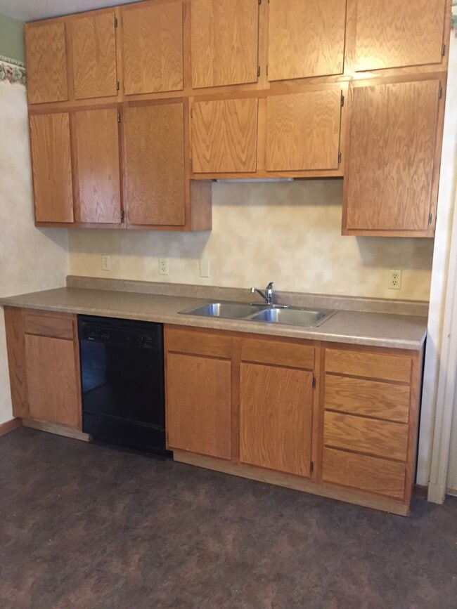 Photo - 331 W Pleasant St