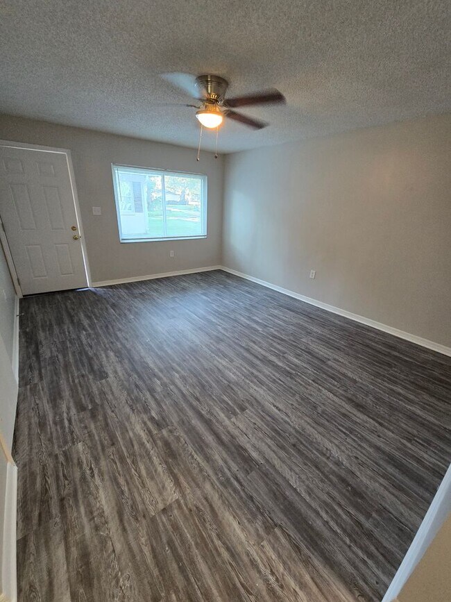 Photo - READY TO MOVE IN 2 BD/1 BA DUPLEX