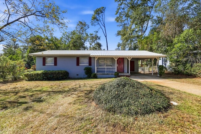 Building Photo - 3 Bedroom House off Juniper Drive!
