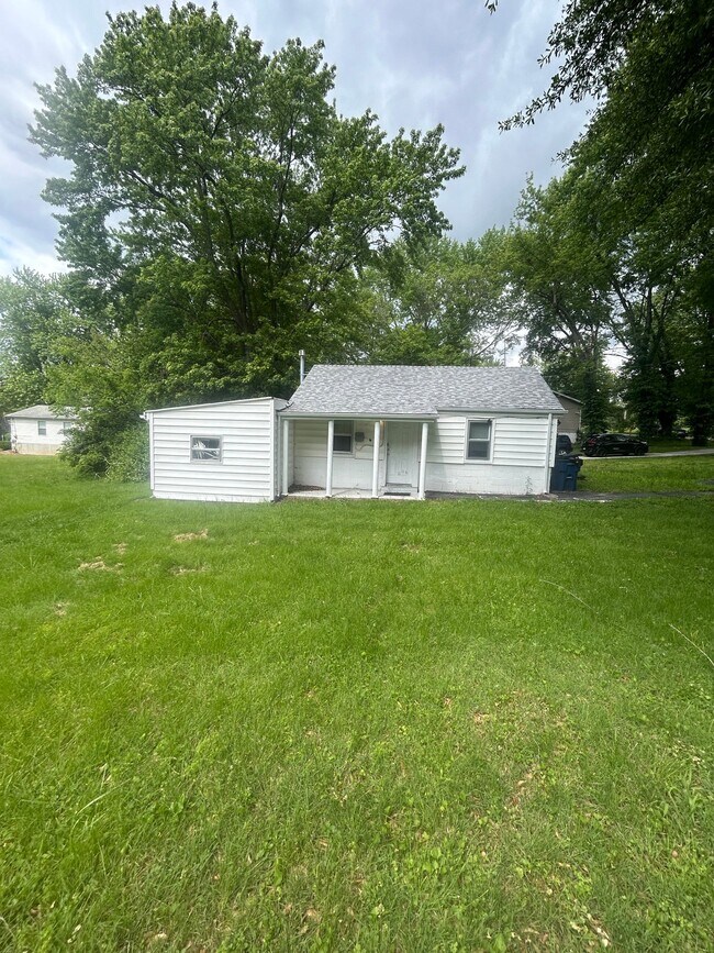 Photo - 222 Manning Ave