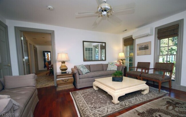 Photo - 7 Evans Farm Rd