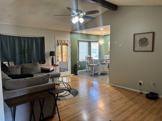 Photo - 3114 S Maple Pl