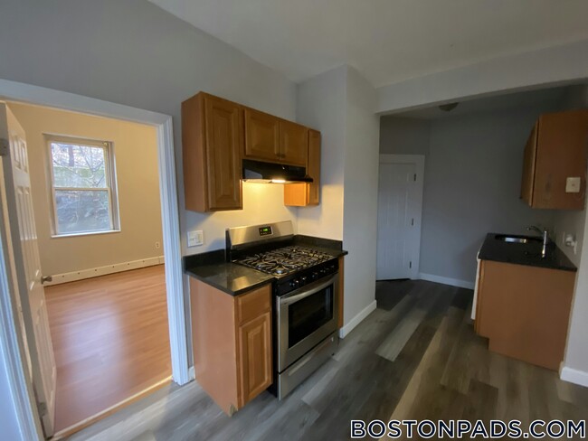 Photo - 96 Woodledge St Unit 3L