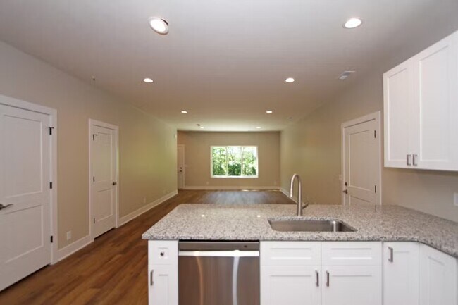 Photo - 841 W Burnham St