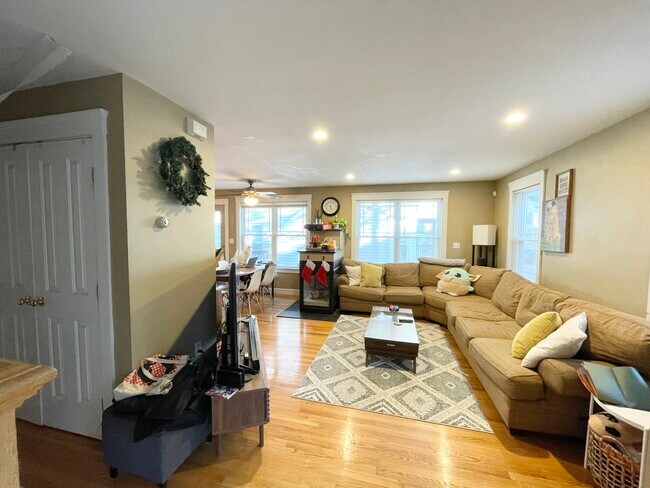 Photo - 23 Iroquois St Unit 1