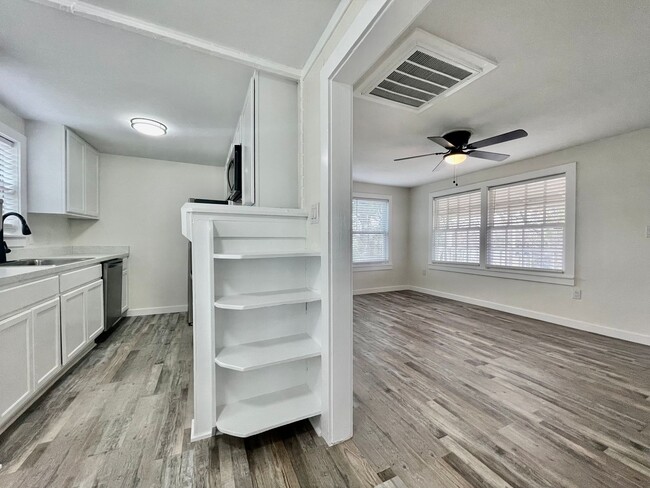 Photo - 407 Sarah St Unit C