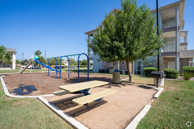 Patio de juegos - Devon Place