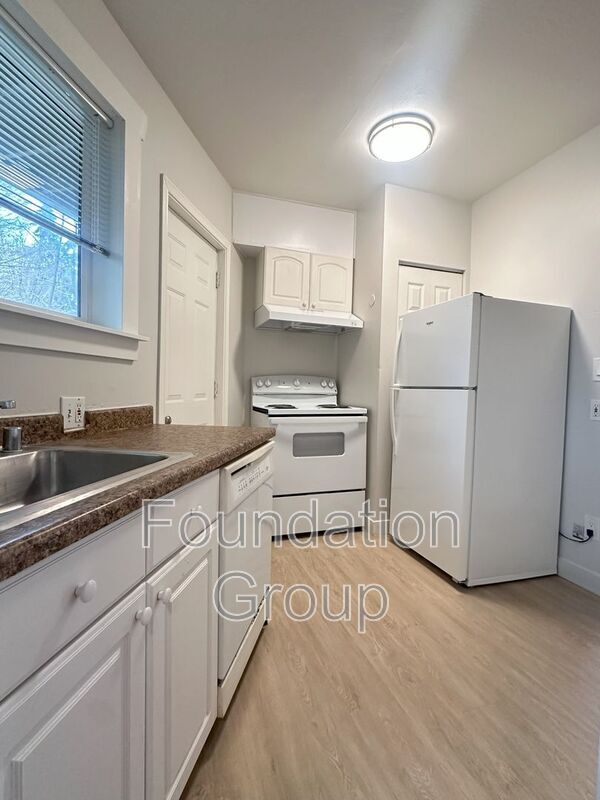 Photo - 842 Davis Pl S